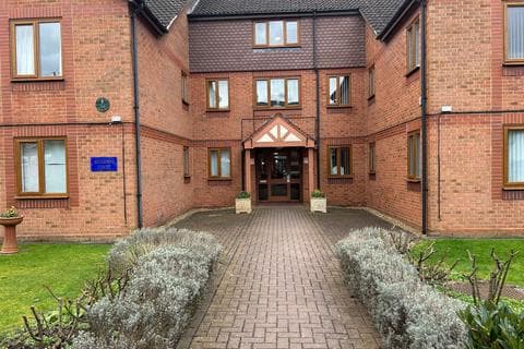 Flat - Aylesdene Court, Osborne Road, CV5