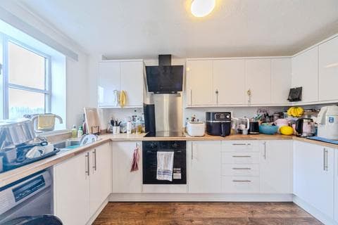 Maisonette - Grace Avenue, Oldbrook, Milton Keynes