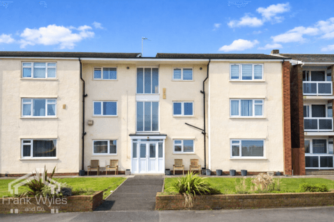 Flat - Clifton Court, Clifton Drive, Blackpool, Lancashire