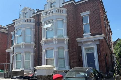 Semi-detached house - Victoria Road North, Southsea