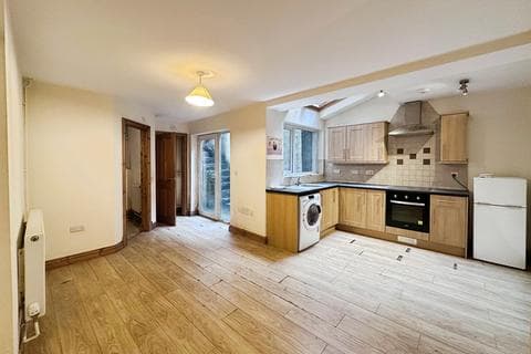 Ground floor flat - Heathfield, Swansea