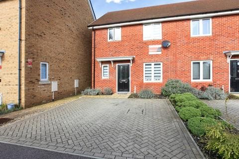 Semi-detached house - Waterfield Close, Peterborough, Cambridgeshire, PE3