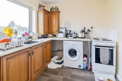 Maisonette - Vicarage Road, Bletchley, MILTON KEYNES