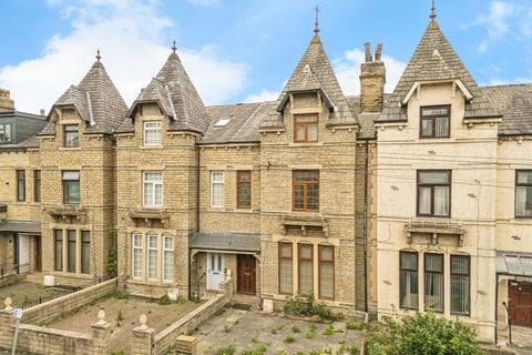 Terraced house - Whites View, Bradford