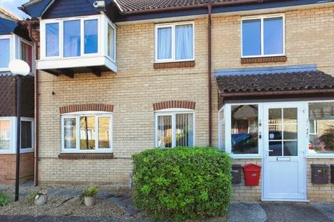 Ground floor flat - Kimbolton Court, Peterborough