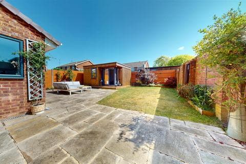 Detached house - Gleneagles Close, Milton Keynes MK3