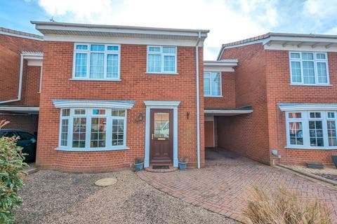 Link detached house - Heron Close, Worcester WR2