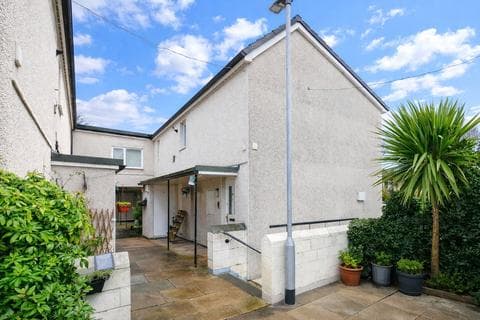 Flat - Dewhirst Close, Shipley BD17