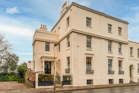 Apartment - Park Place, Cheltenham GL50