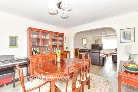 Townhouse - Chadderton Gardens, Portsmouth PO1