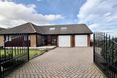 Detached house - Blackmoorfoot, Linthwaite HD7