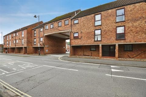 Flat - Elm Tree Court, Cottingham