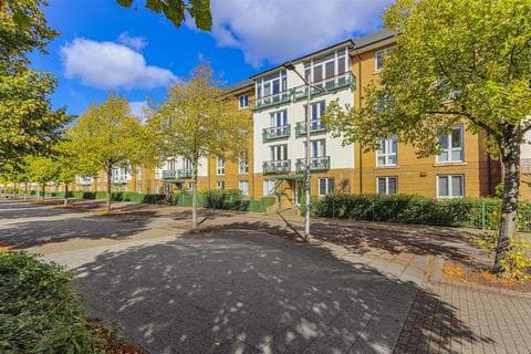 Apartment - Vellacott Close, Cardiff CF10