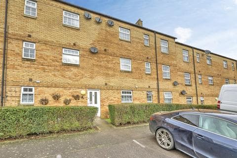 Flat - Finney Drive, Grange Park, Northampton