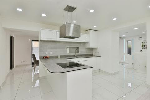 End of terrace house - Howitt Drive, Bradville, Milton Keynes
