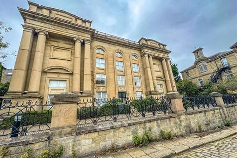 Penthouse - Highfields Road, HUDDERSFIELD