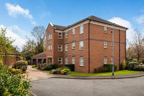 Apartment - Harrogate Road, Leeds LS17