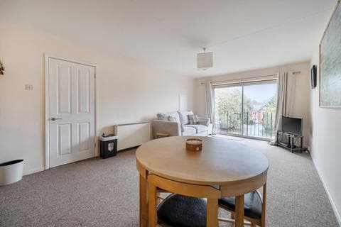 Apartment - Belworth Court, Gloucestershire GL51