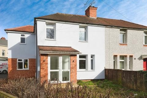 Semi-detached house - Lime Avenue, Worcester, Worcestershire, WR4