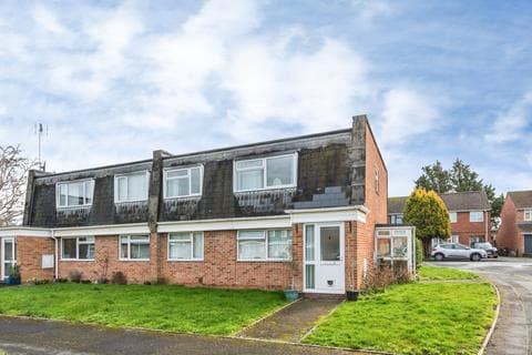 Maisonette - Trent Road - Greenmeadow, Swindon, SN25