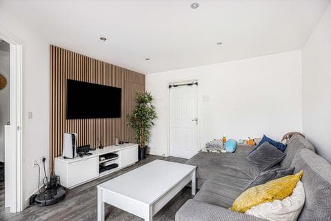 End of terrace house - Fossebridge Place, Cheltenham, GL52 5BW