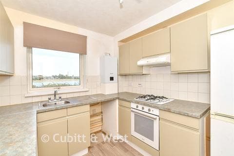 Ground floor flat - Eastlake Heights, Southsea PO4