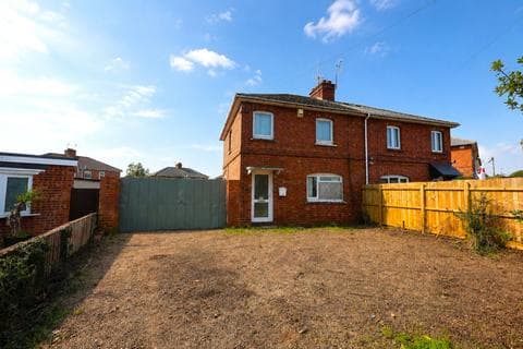 Semi-detached house - Goodrest Walk, Worcester, Worcestershire, WR3
