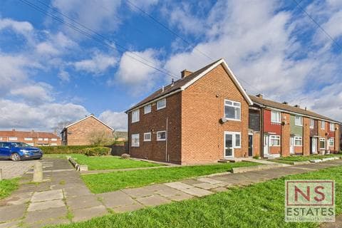 Flat - Selkirk Close, Saltersgill, Middlesbrough, TS4