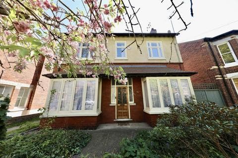 Detached house - Victoria Avenue, Princes Avenue, Hull