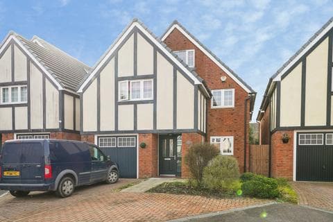Detached house - Barnpear Court, Tuffley, Gloucester, Gloucestershire, GL4