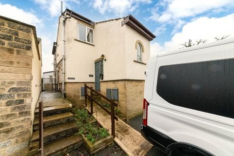Flat - The Orchards, Marlbeck Close, Honley, HD9
