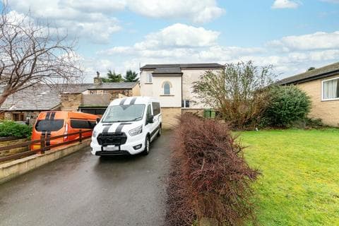 Flat - Whitegates, Marlbeck Close, Honley, HD9
