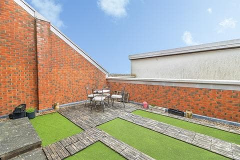 Flat - Staverton Grove, Broughton, Milton Keynes