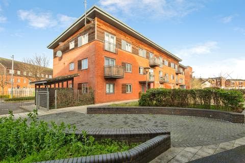 Flat - Crossley Road, Worcester