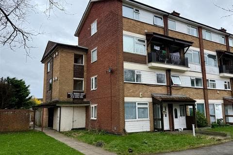 3 bedroom maisonette for sale