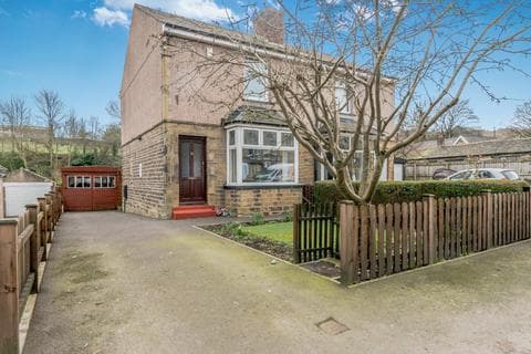 Semi-detached house - Walker Road, Oakenshaw, Bradford, West Yorkshire, BD12