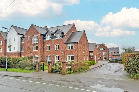 Ground floor flat - Wombrook Court, Wombourne, WV5