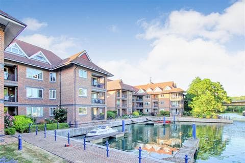 Flat - The Eights Marina, Mariners Way, Cambridge