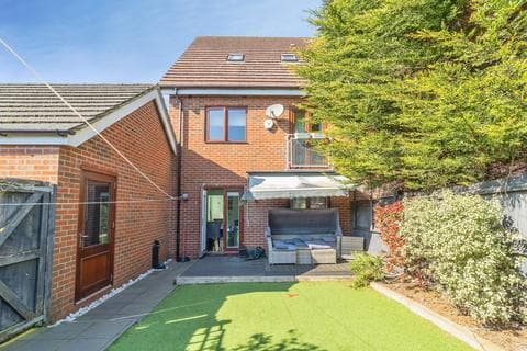 Semi-detached house - Poppy Avenue, Broughton, Milton Keynes, Buckinghamshire, MK10
