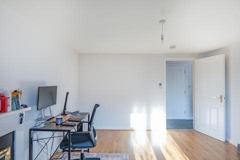 Flat - Breckside Park, Liverpool L6