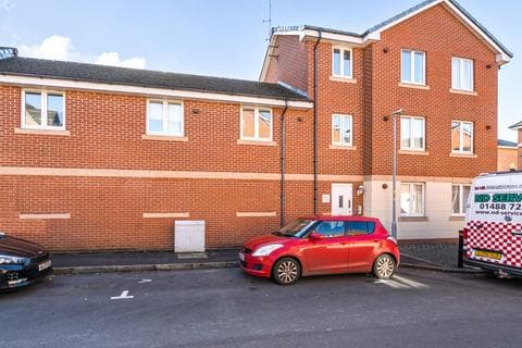 Flat - Churchward, Swindon SN2