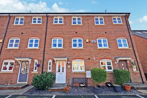 Townhouse - Hydrangea Close, Westhoughton, BL5