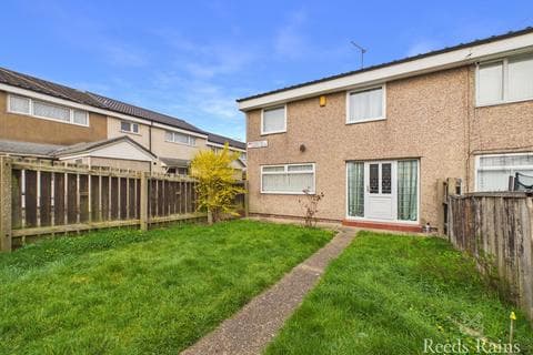 End of terrace house - Manston Garth, Hull HU7