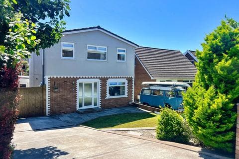 Detached house - Park Court Road, Bridgend, CF31