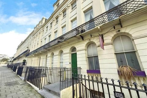 Flat - Oriental Place, East Sussex BN1