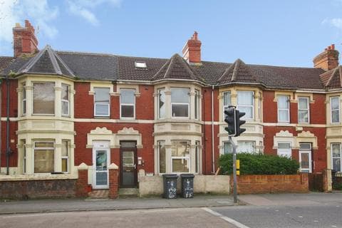 Flat - County Road, Swindon SN1