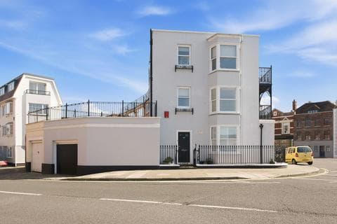 Semi-detached house - High Street, Old Portsmouth