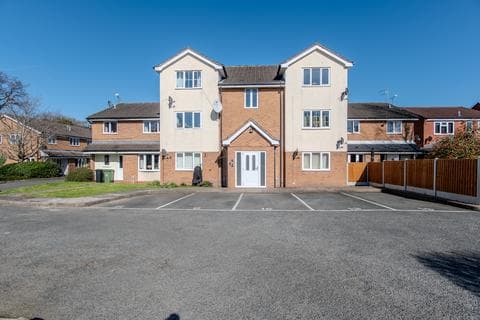 Flat - Water Croft, Long Meadow WR4
