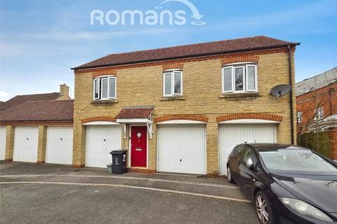 Coach house - Maybold Crescent, Swindon, Wiltshire