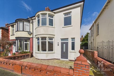 Semi-detached house - Kingston Avenue, Lancashire FY4